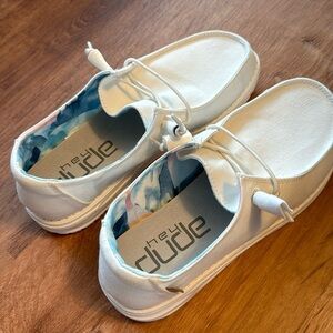 New women’s hey dude Wendy slip on size 8